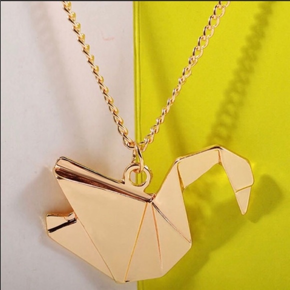 2/20$ Gold Origami Swan Fold Necklace - Picture 2 of 3